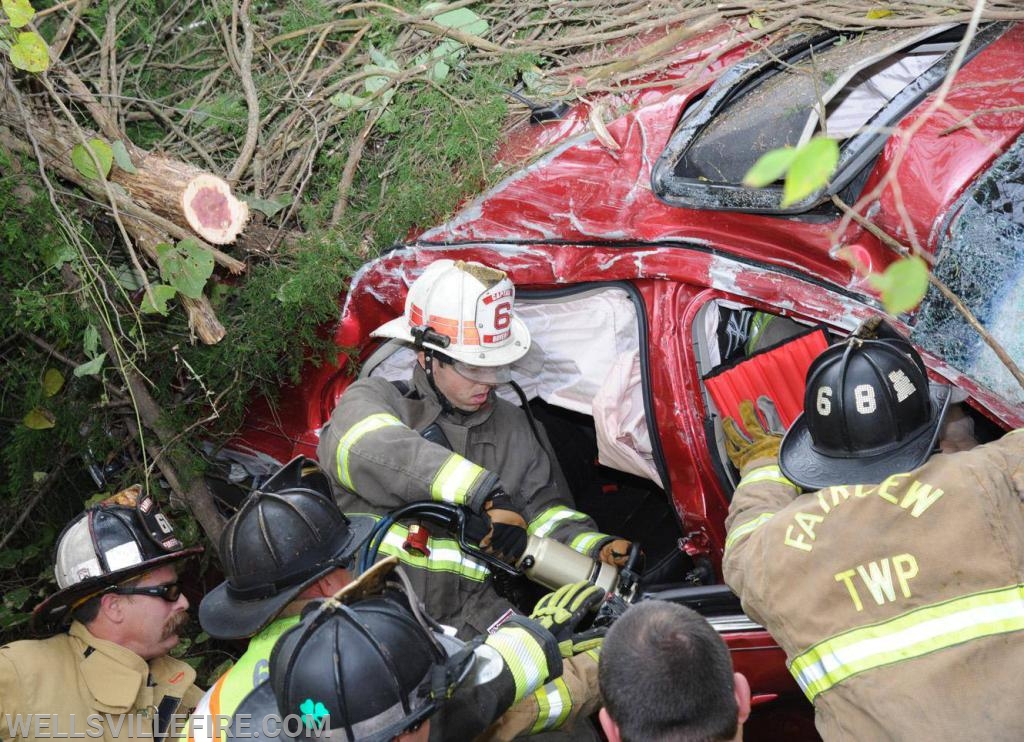 10/26/18 - MVA with entrapment on Alpine Road. Photos by Curt Werner